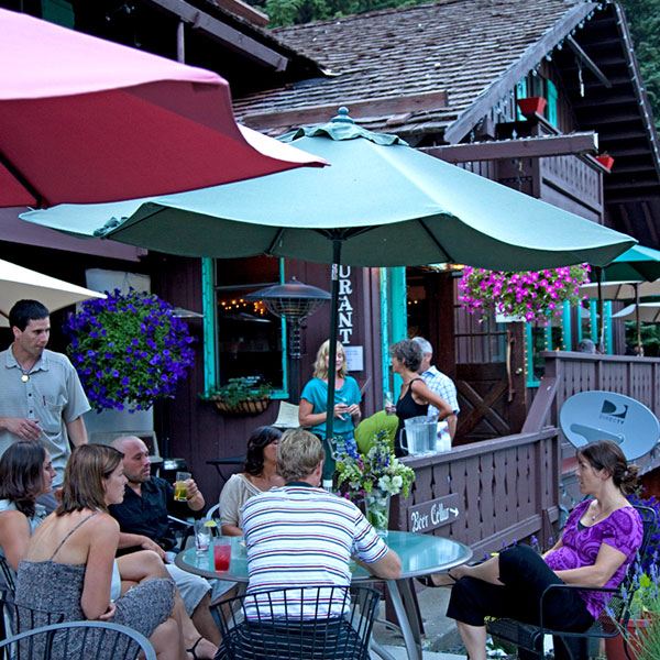 outdoor-dining